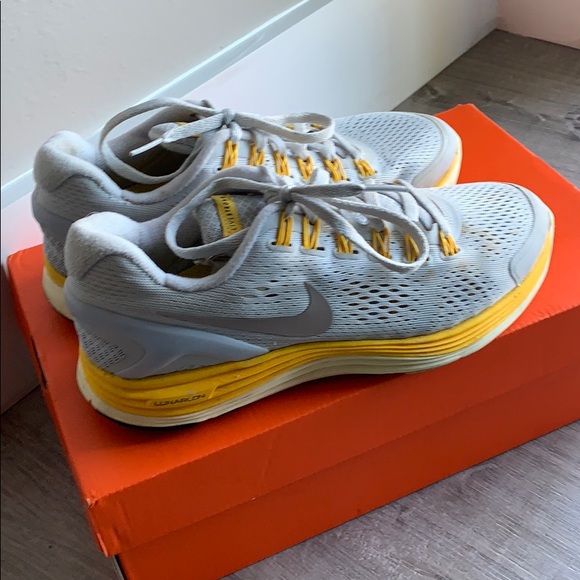 nike lunarlon womens sneakers